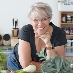 Collaborate with Simone van den Berg? | LinkPizza